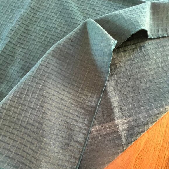 Great 117-1/2 x 57-1/2 Inch Forest Green Tablecloth - Picture 3 of 4